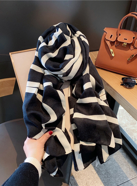 韩版棉麻手感披肩女冬季百搭复古字母围巾春秋薄款围脖围巾女冬季