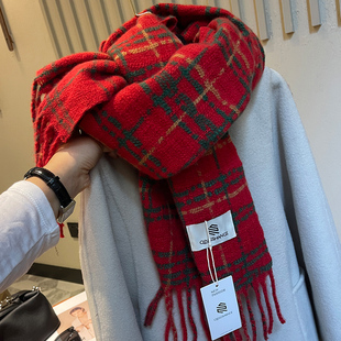 含绵羊毛格子围巾女冬季2025复古圣诞新年红格子披肩学生保暖围脖