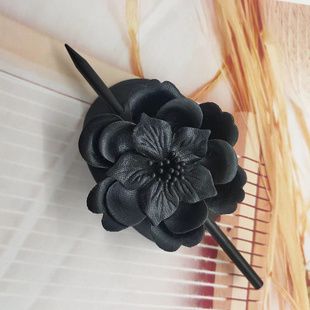 黑系仿皮花朵发簪欧美款盘头发饰高级精致外出发叉