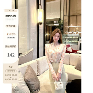 V领碎花上衣女春百搭高腰显瘦包臀开叉半身裙套装 CCZEE 浪漫满屋