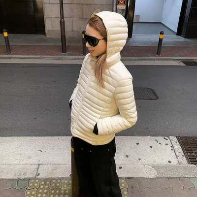 2025新款轻薄修身排骨羽绒服女短款户外连帽保暖内胆外套M家同款