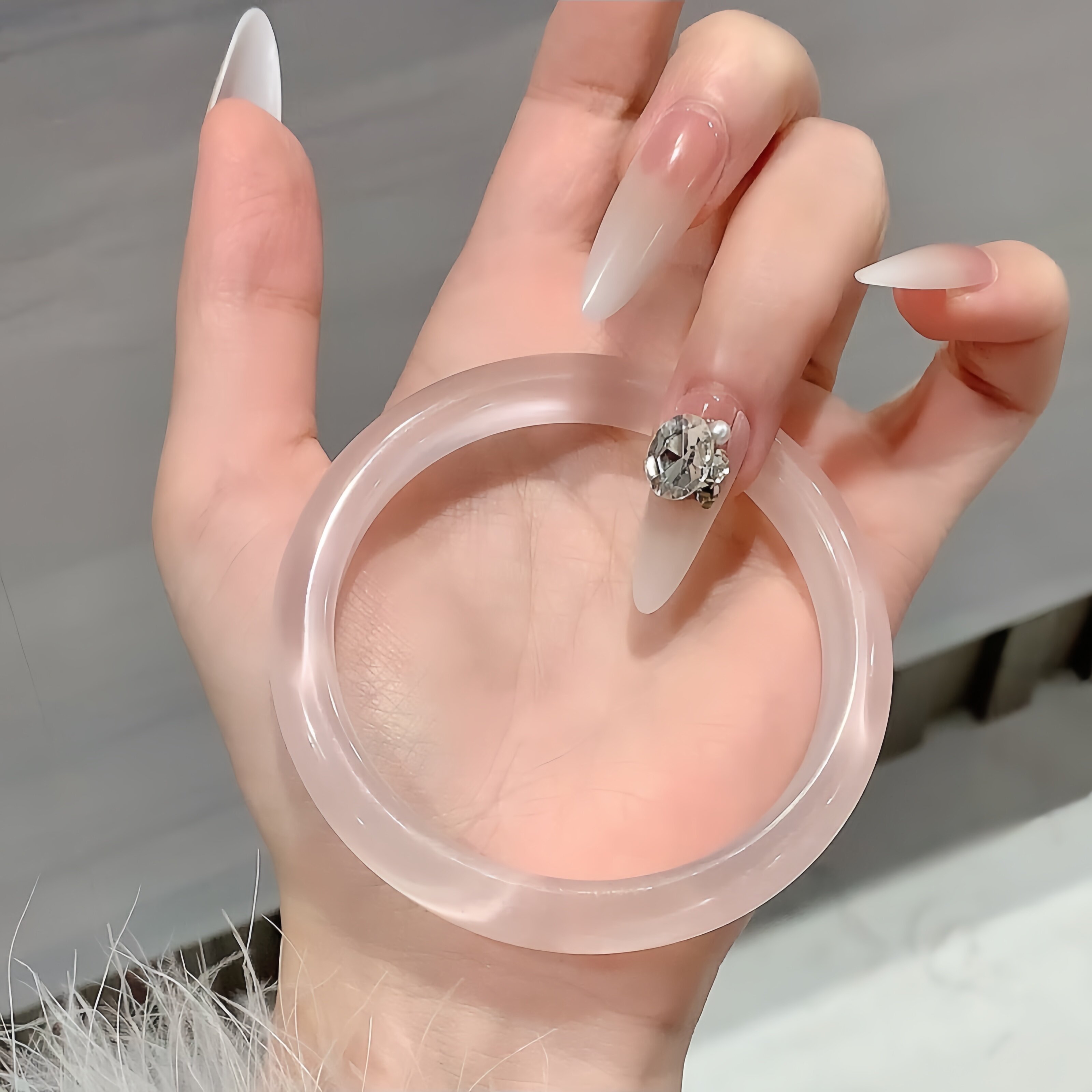 藕粉手镯女美人镯高冰玉髓镯子