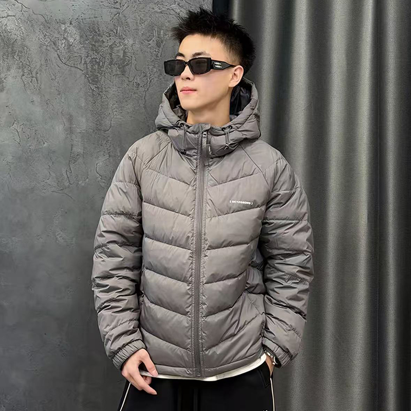 2025冬季新款轻薄羽绒服男连帽保暖防风简约户外运动白鸭绒外套