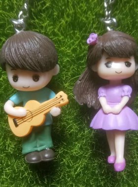 弹吉他的男孩女孩情侣钥匙扣挂件