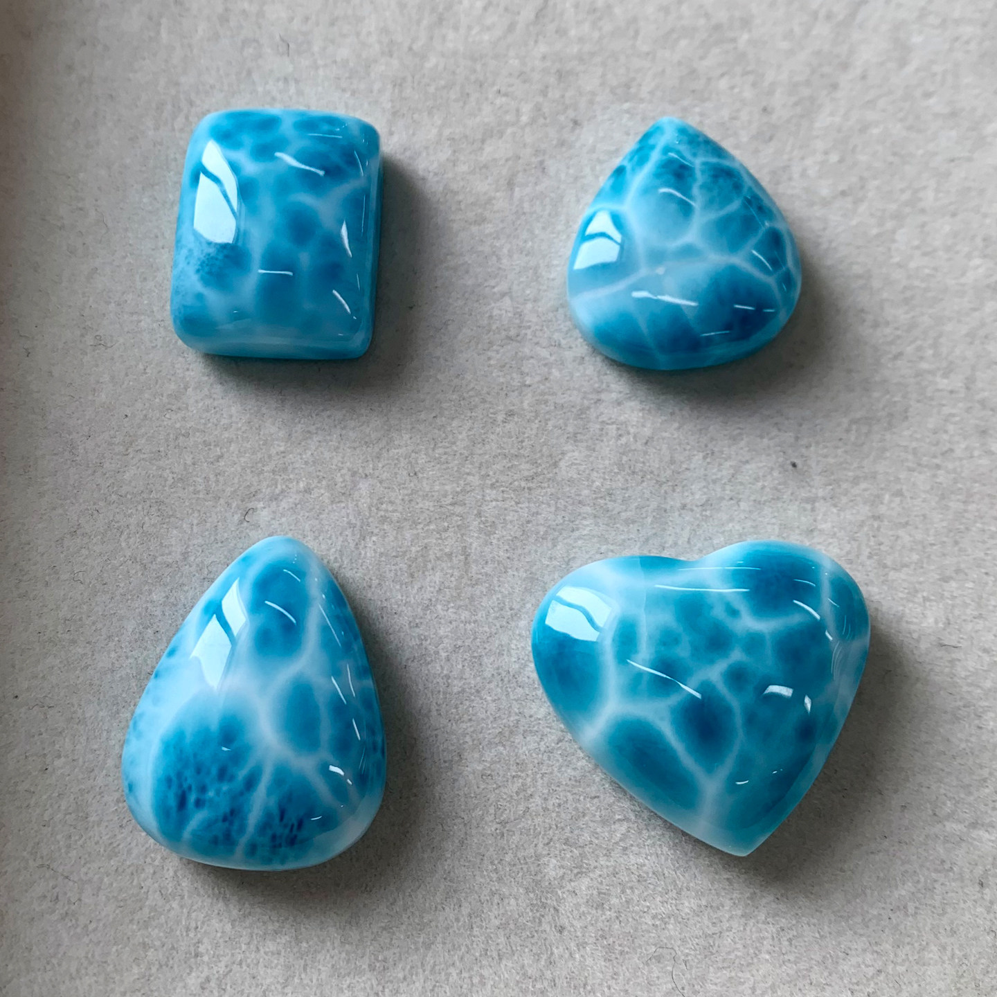 天然海纹石拉利玛雕刻件玉化配件多米尼加针钠钙石水晶送礼物男女