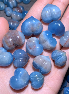 天然海蓝宝屁桃吊坠蓝色雕刻水晶