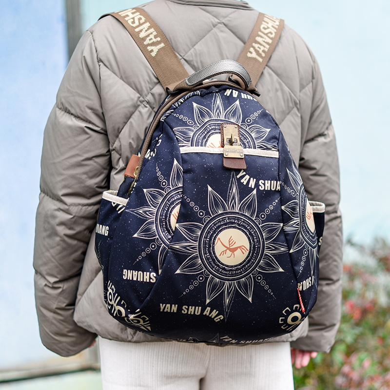 阎双创造旅游可双肩可斜挎两用包