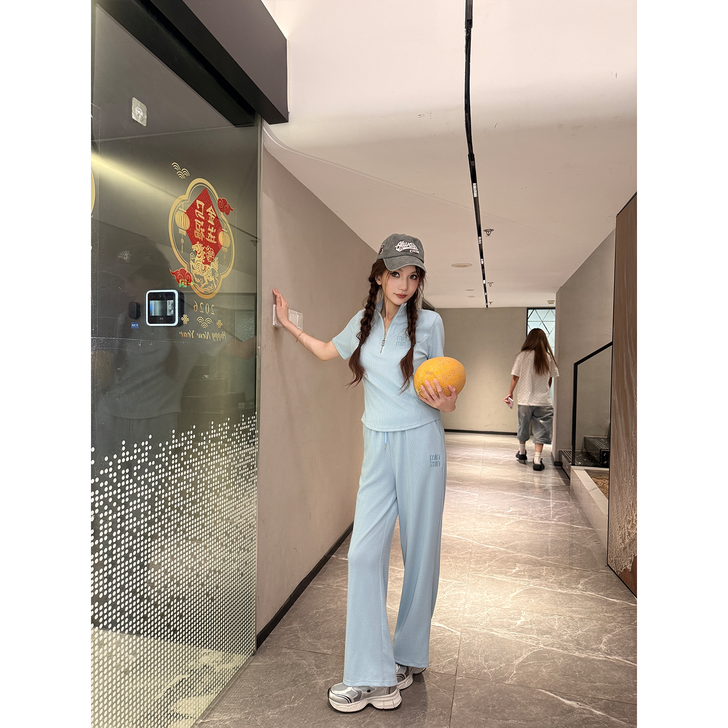 【恩佳专享】 时尚休闲气质减龄套装女夏季半拉链字母刺绣两件套