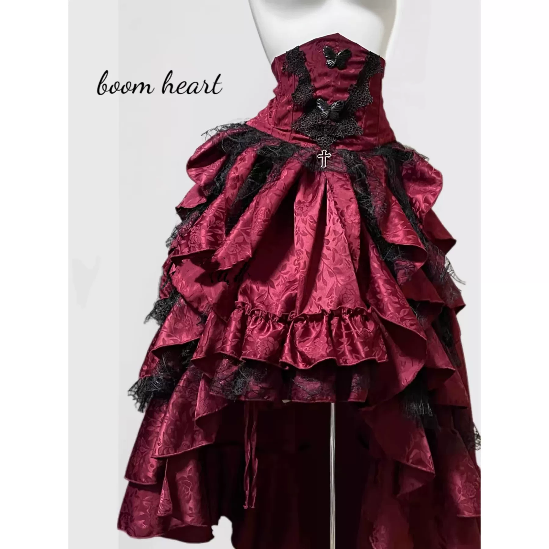 Кружевной бюстгальтер? Wait 'Lace brace, skirt, set' The input: