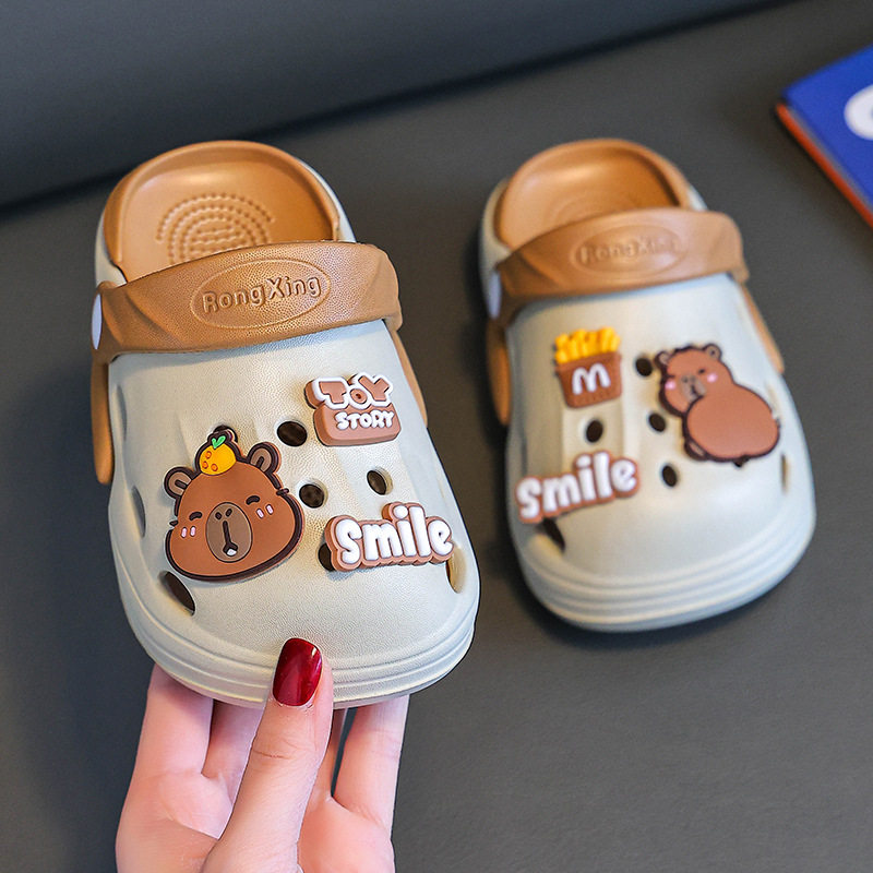 儿童拖鞋男女童洞洞鞋卡皮巴拉新款男孩踩屎感宝宝室内外防滑包头
