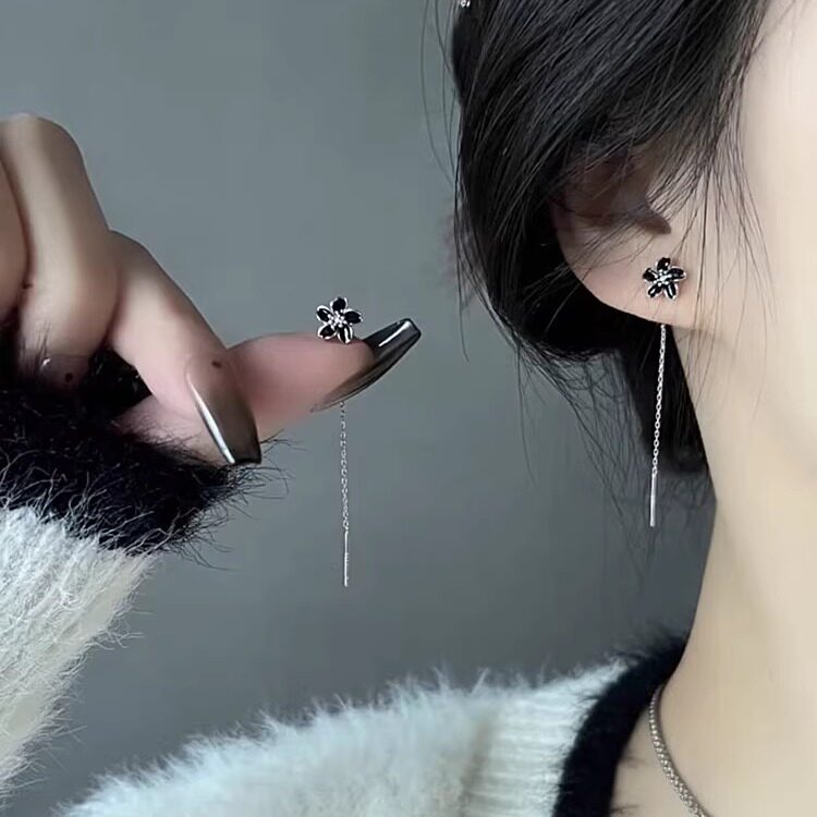 s925银针黑色樱花流苏耳线女轻奢小众高级感精致百搭圆脸显瘦耳饰