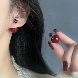 秋冬复古安可拉红色珍珠方糖耳环法式轻奢高级感银针耳钉气质耳饰