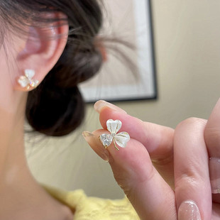 s925银针锆石三叶花耳钉轻奢高级感精致花朵耳环时尚 气质百搭耳饰