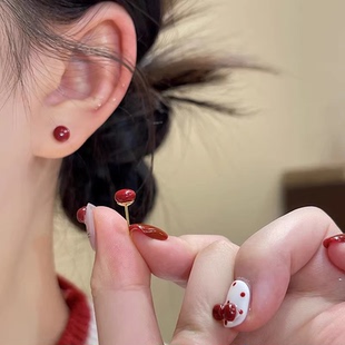 s925银针耳饰相思红豆耳钉小众设计感红色珠珠百搭简约气质耳环女