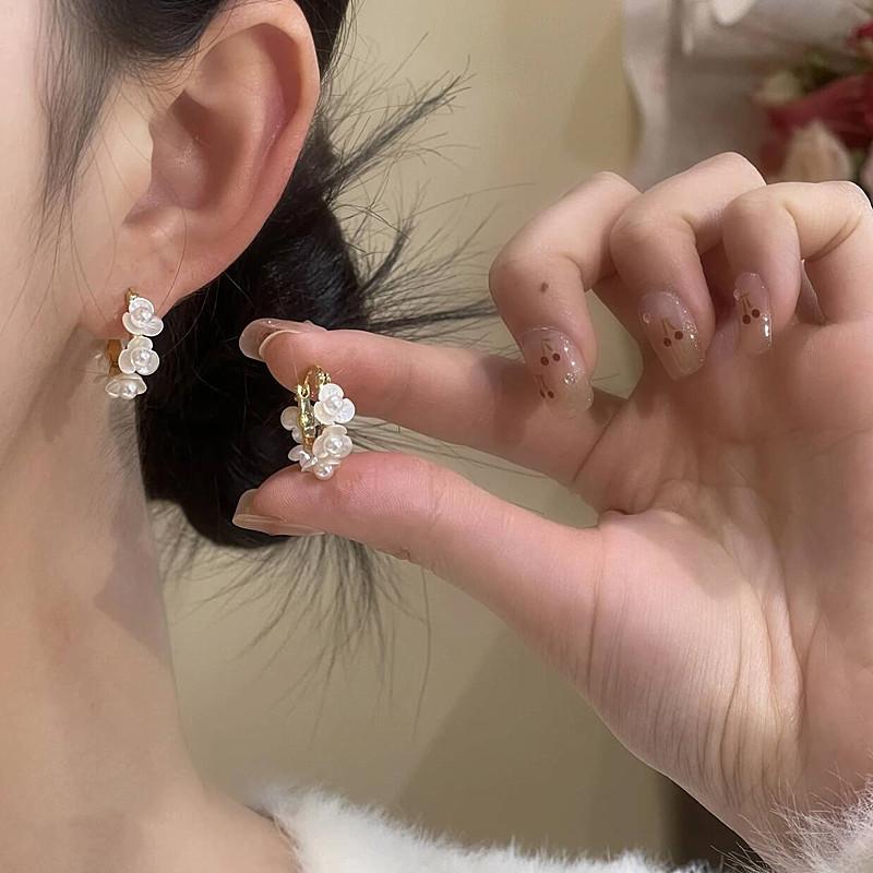 s925银针耳饰精致花朵珍珠耳扣