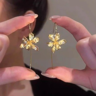 s925银针耳饰金色鸢尾花朵耳环女2024新款爆款小众复古新中式耳饰