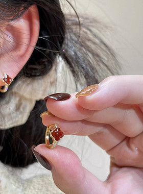 s925银针耳饰秋冬新款红色四叶花耳扣小众设计感时尚气质百搭耳环