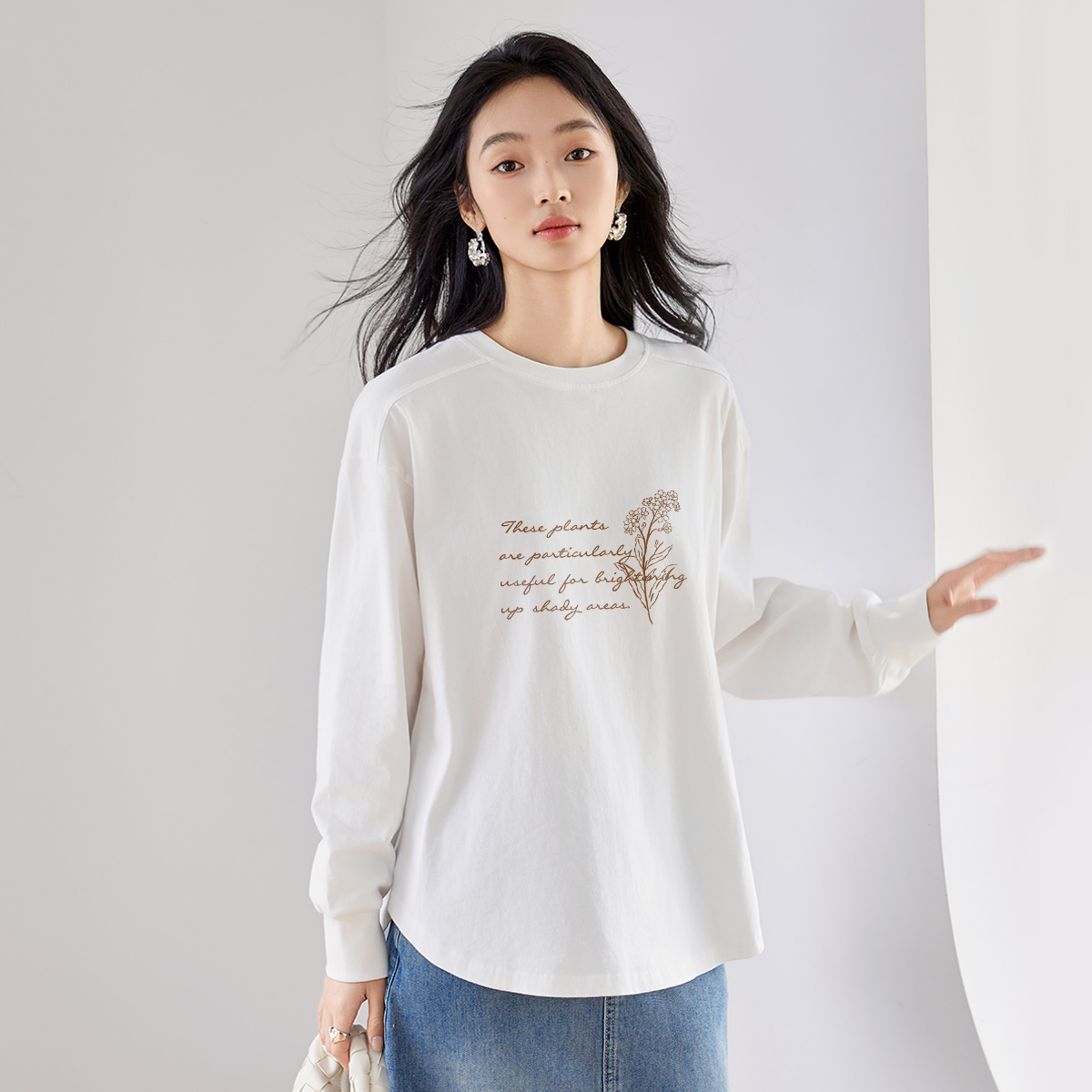 茵曼2025秋季新款纯棉长袖T恤女圆领宽松版百搭显瘦上衣爆款白色