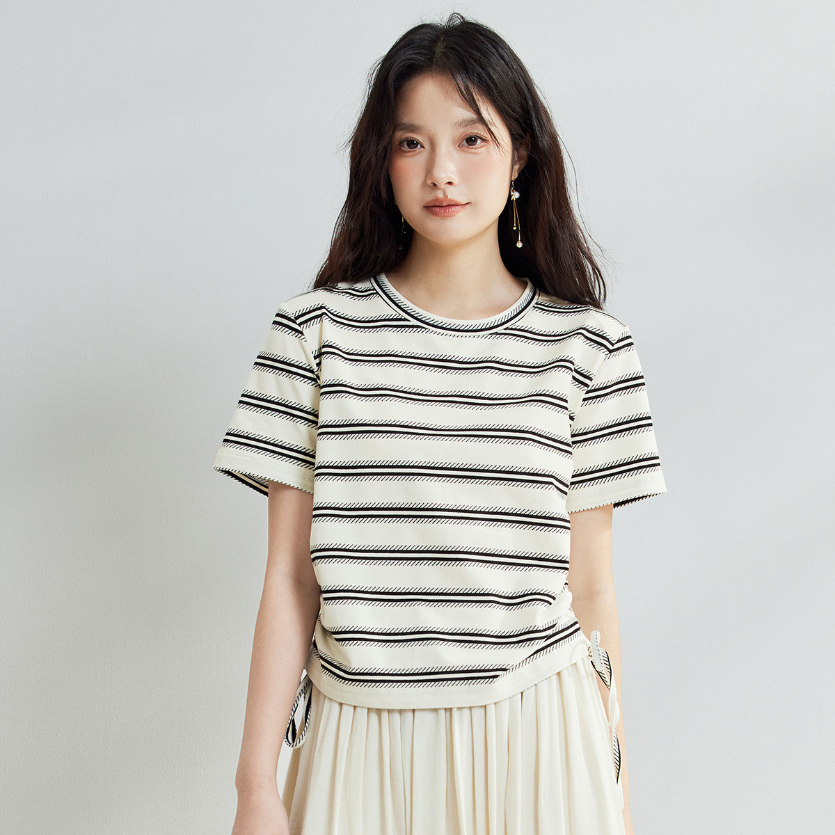 茵曼2025夏季新款正肩短袖T恤女显瘦宽松条纹独特超好看上衣爆款