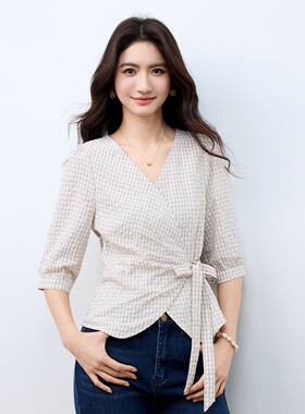 茵曼2026夏季新款短袖V领衬衫女士格子收腰褶皱气质百搭通勤小衫