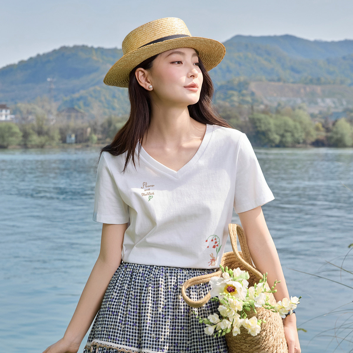 茵曼2026夏季新款正肩基础V领百搭印花T恤女通勤休闲显瘦短袖上衣