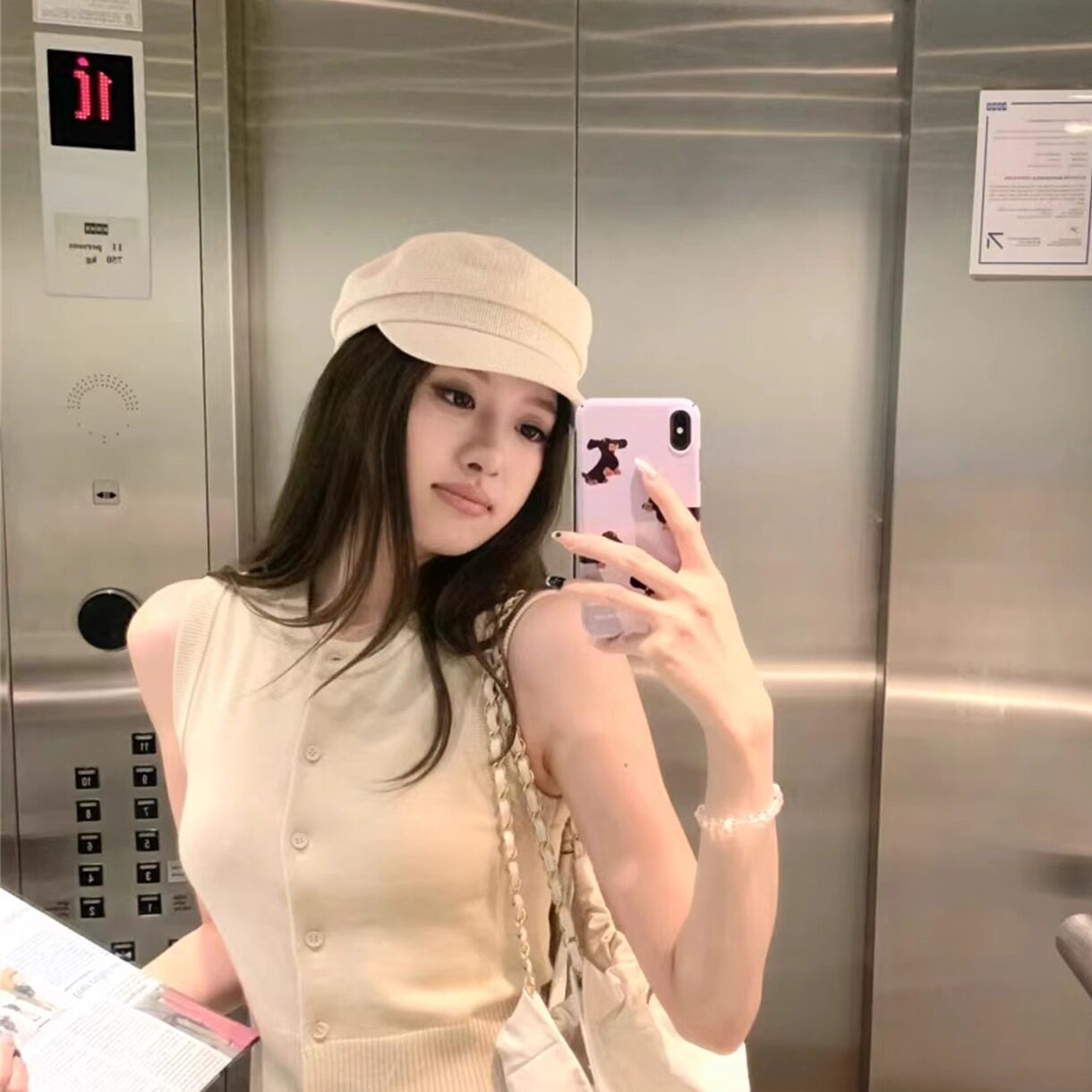 气质拉满！奶杏色针织贝雷帽图片