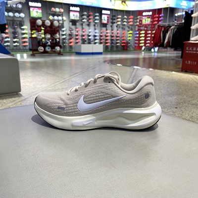 Nike耐克女子公路专业跑步鞋休闲透气耐磨缓震FJ7765-110