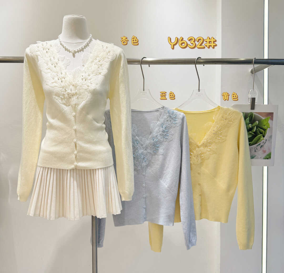 冬上新重工钉珠花朵V领长袖针织开衫  632#  WHT