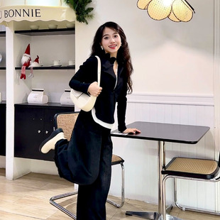 鲸鱼原创自制气质设计感黑白拼假两件花瓣V领蕾丝上衣女正肩T恤衫