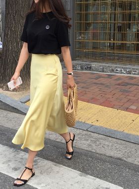 高腰中长款飘逸光泽感缎面透气亮面鱼尾高腰包臀醋酸淡黄色半身裙