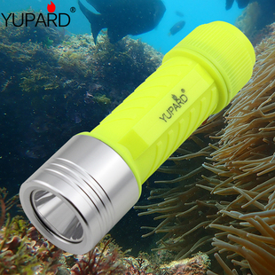备 LED强光潜水手电筒水下远射防水白光黄光26650补光潜水装