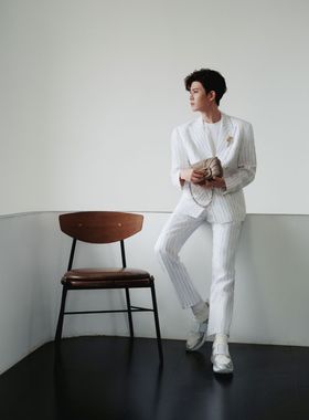 任嘉伦同款白色西服条纹套装机械舞街舞团队演出服气质商务可定制