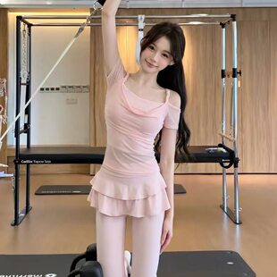2026新甜美风露肩短袖瑜伽套装女假两件荷叶边收腰运动普拉提套装