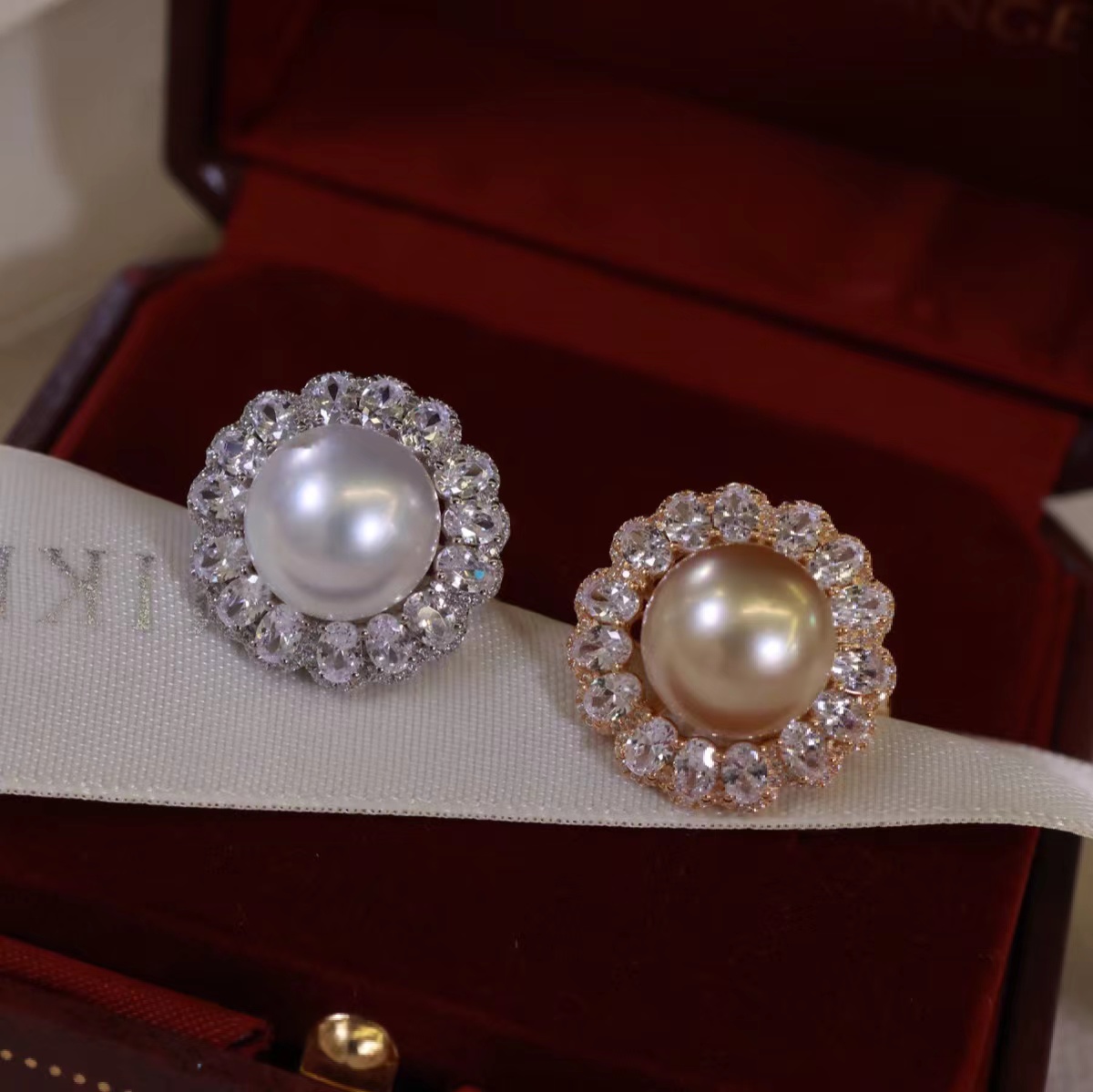 18K金镶嵌锆石太阳花戒指厚金