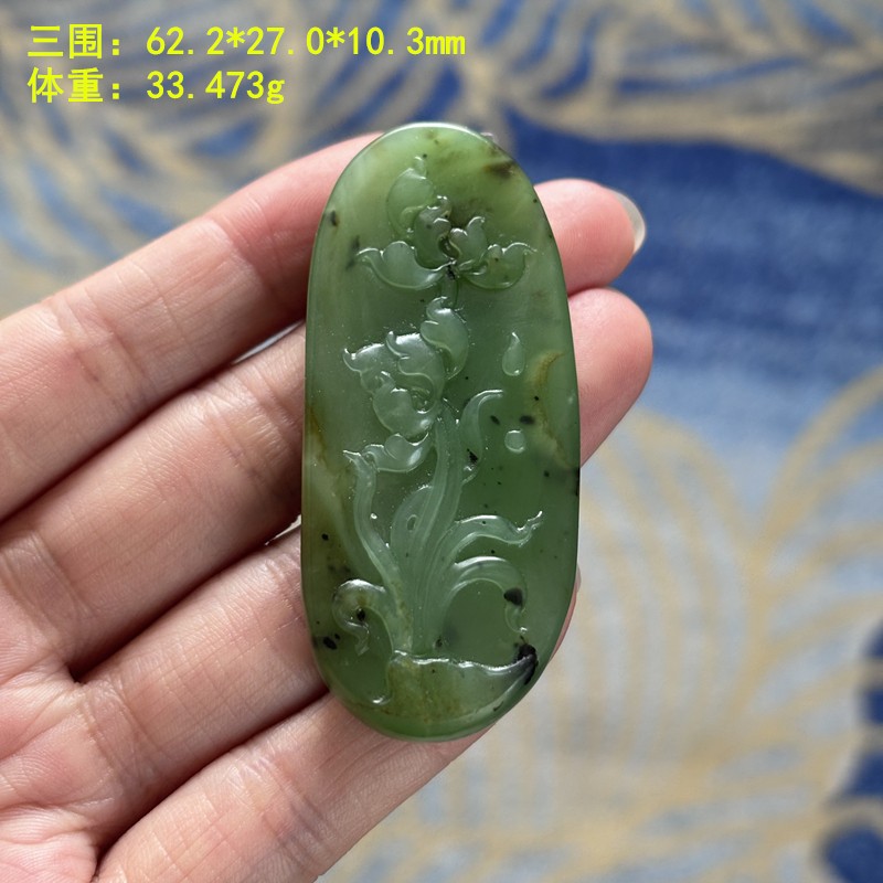 “翠阳绿”碧玉籽料花开富贵挂件