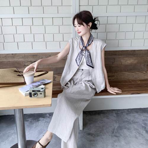 D035-261老钱风夏棉麻马甲套装女气高级感时髦印花丝巾质阔腿裤件