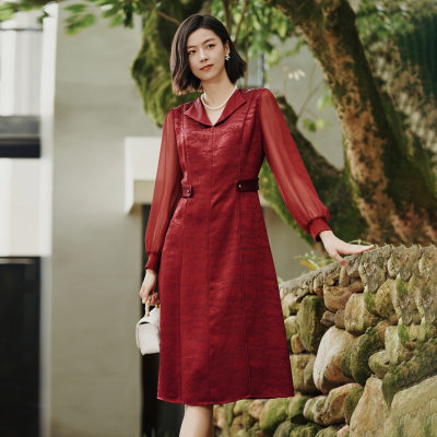 歌蒂诗春季专柜新款经典大气V字翻领酒红收腰连衣裙1E32L3214