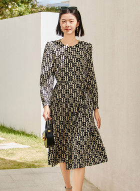 歌蒂诗春季专柜新款简约知性桑蚕丝时尚收腰连衣裙女 8E11L3127