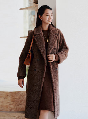 歌蒂诗冬季专柜新款时尚气质深咖色长款羊剪绒外套 8E42C3925