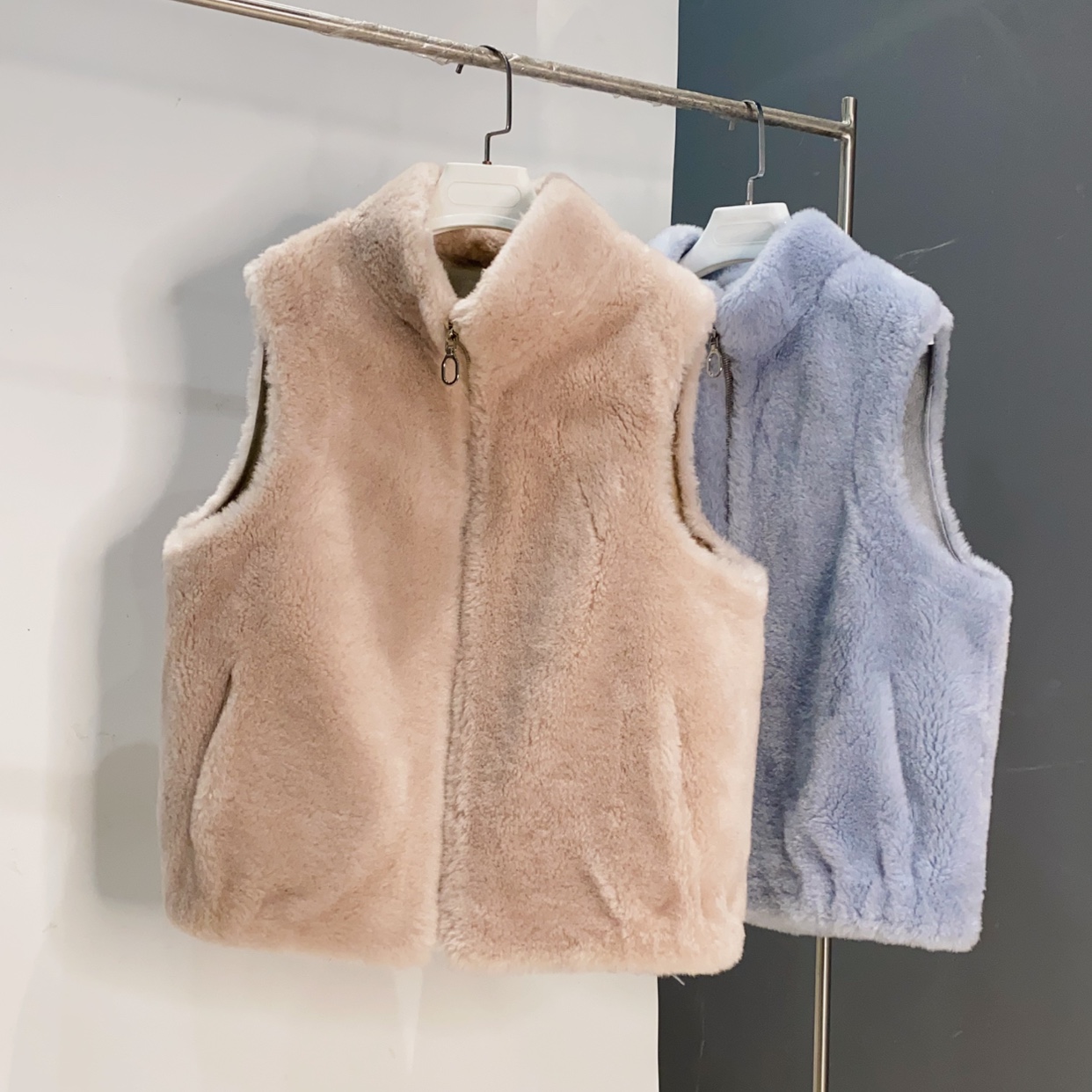 高端海宁皮草100羊羔毛马甲2025冬季新款加厚拉链立领HHS长59