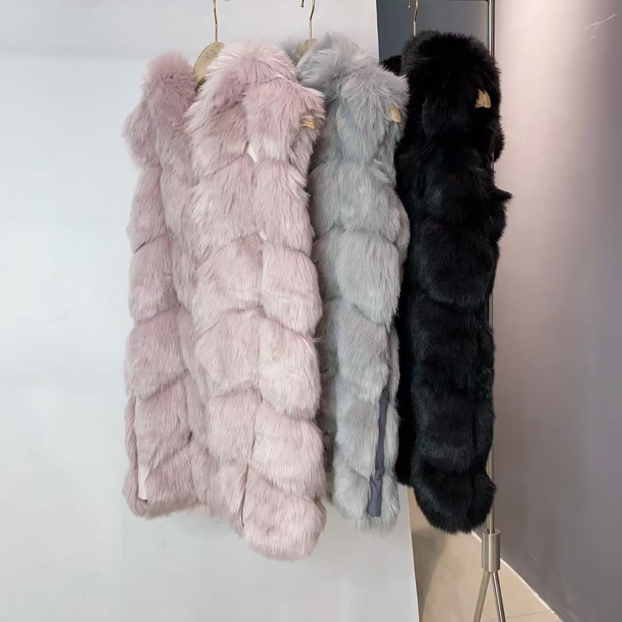 纳兰熏连帽横排仿狐狸毛毛狐貂绒中长环保毛毛皮草外套女2025新