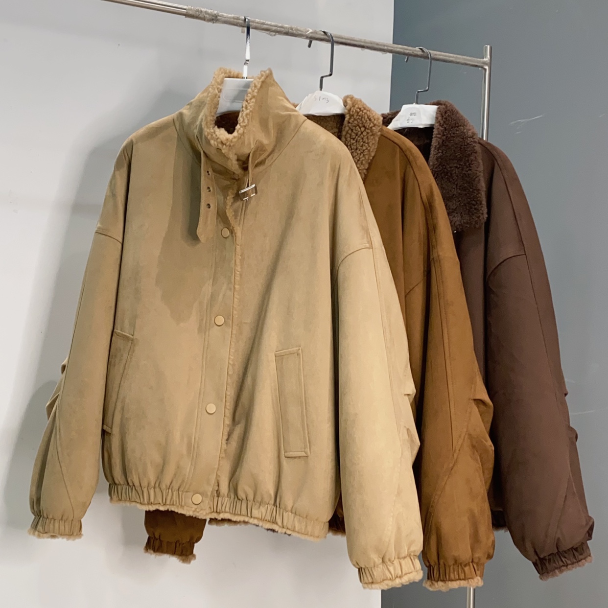 NO退立领羊羔绒扣袢香蕉袖机车侧插皮草外套女长62