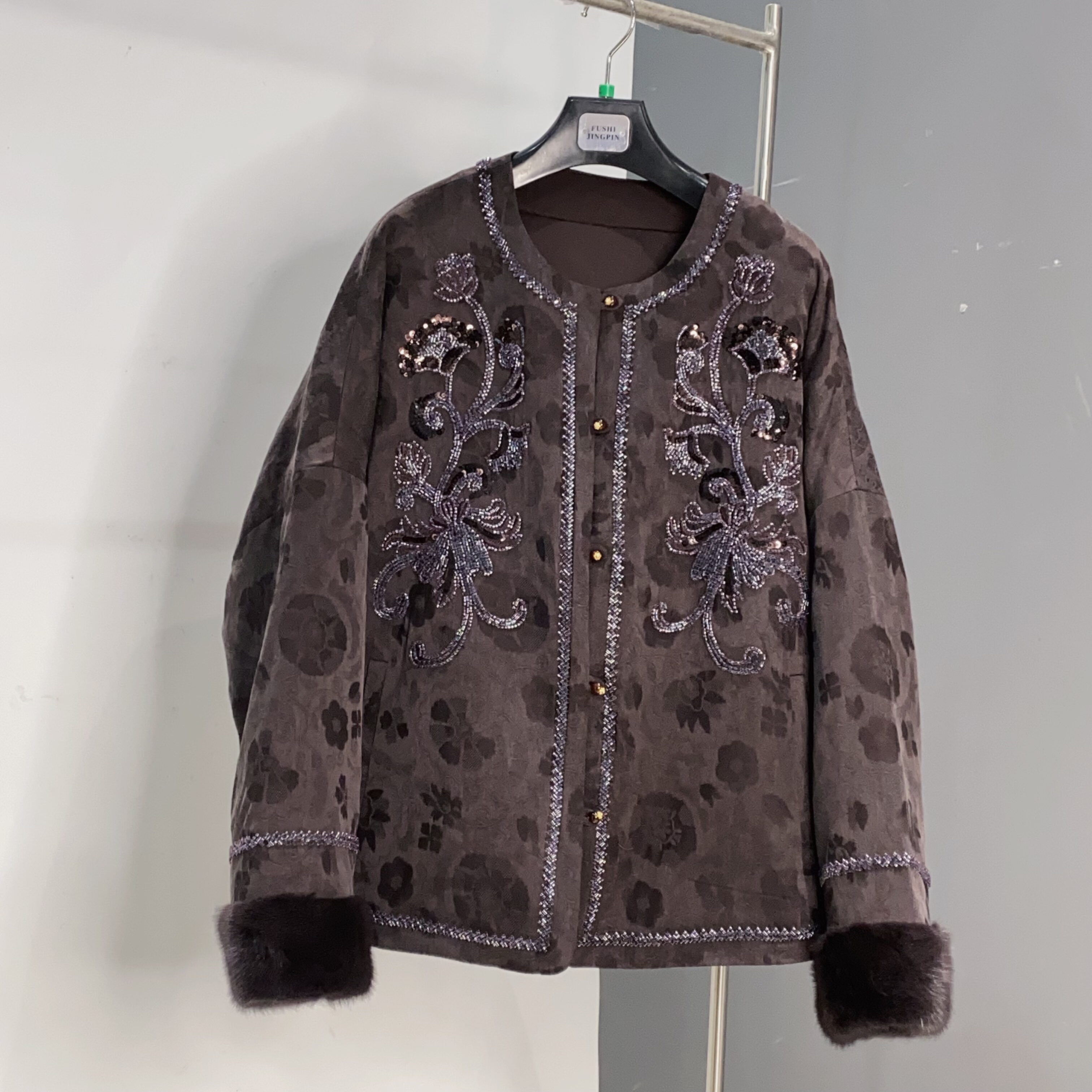 金62莱赛尔38人丝圆领重工新中式鹅绒羽绒服水貂袖口FRF273长58