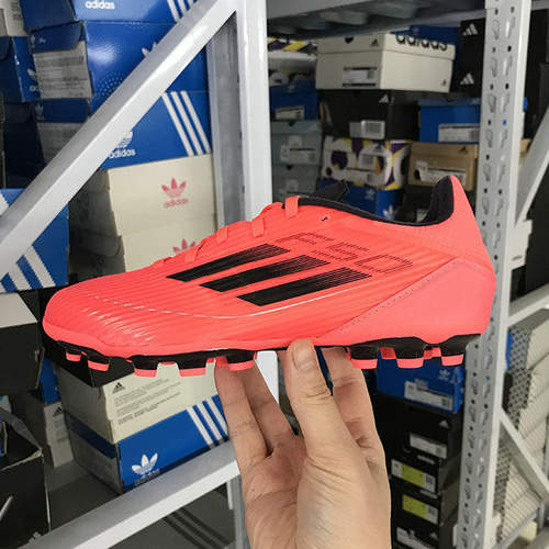 Adidas男女足球鞋AG短钉