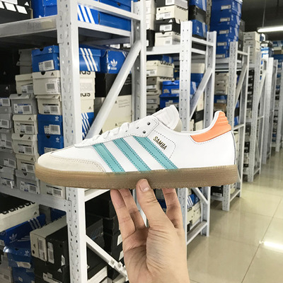 Adidas男女联名款板鞋