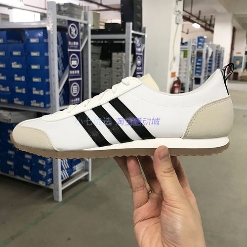 Adidas男女轻便透气运动休闲鞋