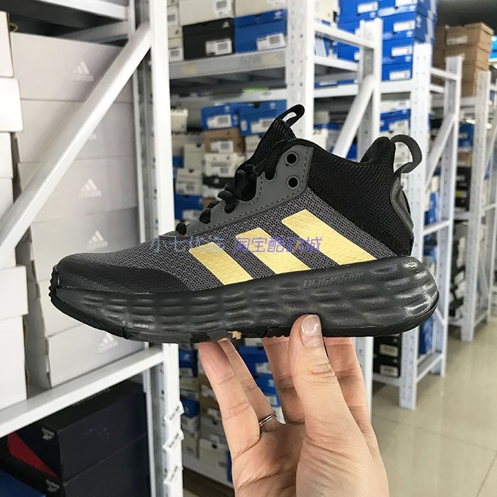 Adidas中帮运动鞋篮球鞋