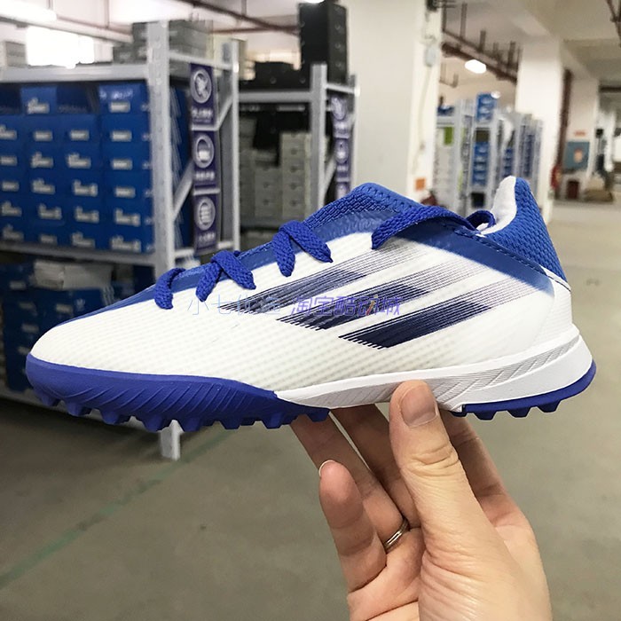 Adidas儿童足球鞋防滑耐磨