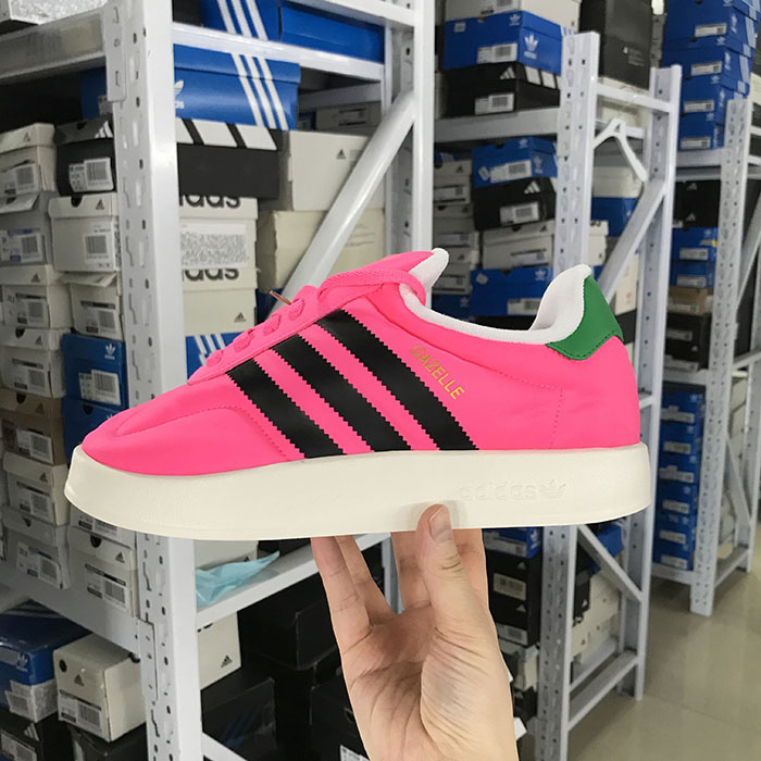 Adidas三叶草 GAZELLE HOME 男女时尚运动休闲板鞋面包鞋 IE1433