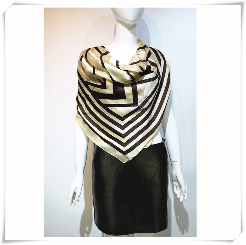 条纹真丝缎面大方巾春秋款百搭围巾